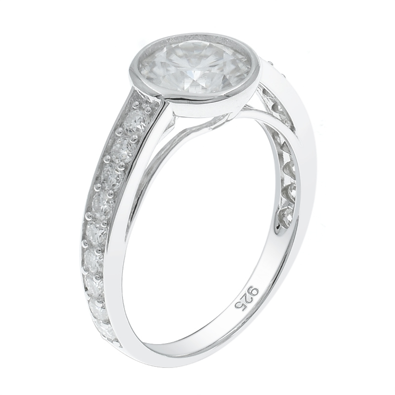 Women Ring With Scintillating White CZ