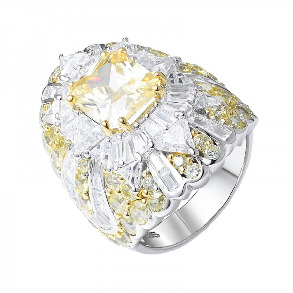 bague de fiançailles en diamant jaune et zircone blanche créée par le laboratoire 