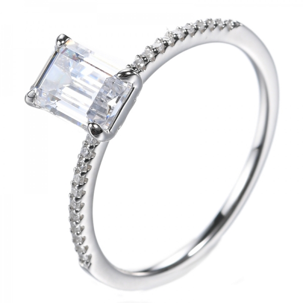 Bague de fiançailles en argent avec diamant simulé taille émeraude
 