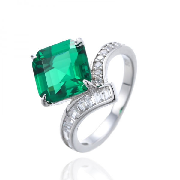 Bague Asscher en argent rhodié et zircone cubique verte et blanche 