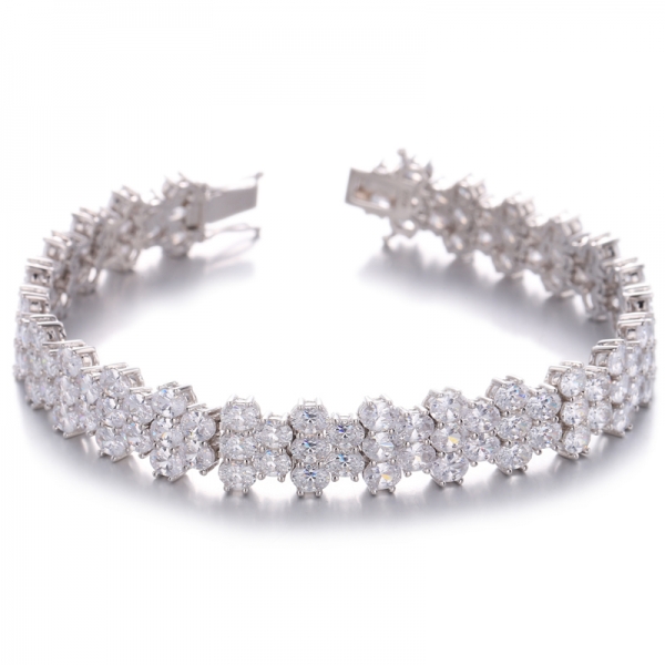 Corindon rubis de forme ovale et bracelet en argent plaqué rhodium avec zircone cubique blanche 