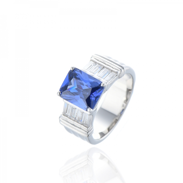 Bague octogone en argent rhodié avec tanzanite et baguette cubique blanche 