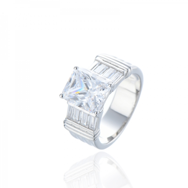 Bague octogone en argent rhodié avec tanzanite et baguette cubique blanche 