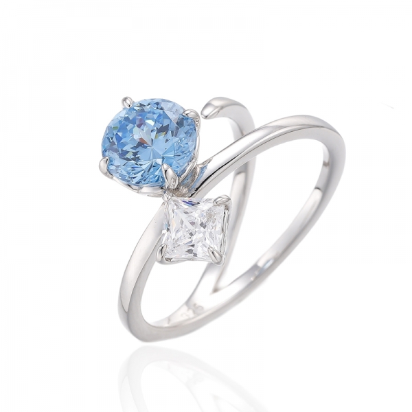 Bague en argent rhodié avec diamant rond bleu et carré blanc avec zircon cubique 