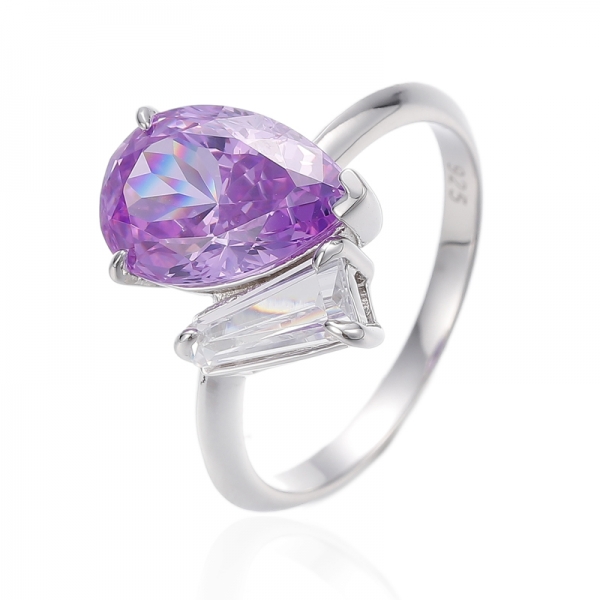 Kunzite en forme de poire et bague en argent rhodié avec zircon cubique blanc effilé 