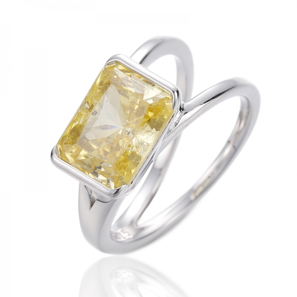 Bague en argent rhodié avec zircon cubique jaune et diamant émeraude 