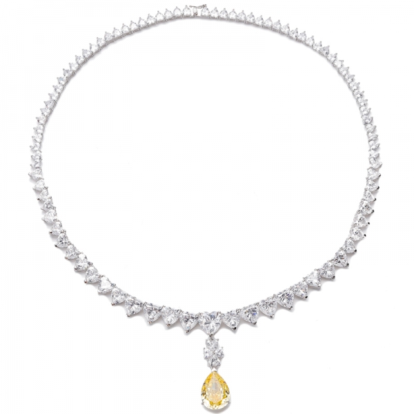 Collier en argent rhodié avec diamant en forme de poire et zircon cubique blanc en forme de cœur 