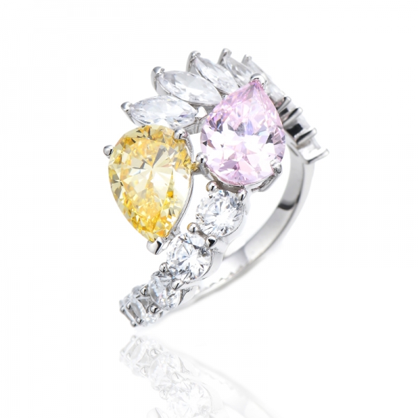 Diamant en forme de poire jaune et diamant rose avec bague en argent rhodié avec zircon cubique blanc 