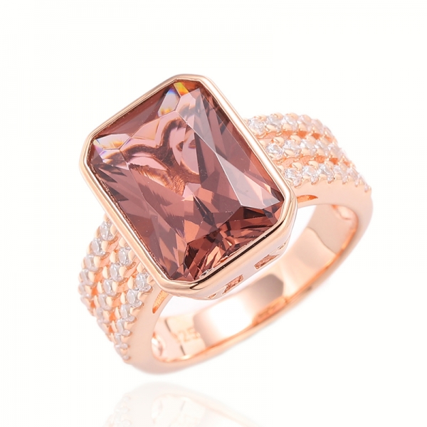 Bague octogone en morganite nano et zircon cubique blanc rond en argent avec placage en or rose 