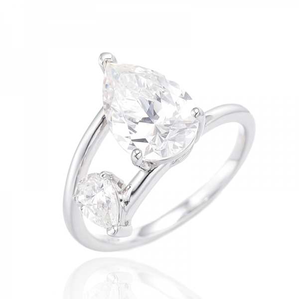 Bague en argent plaqué rhodium avec zircon cubique et diamant en forme de poire 