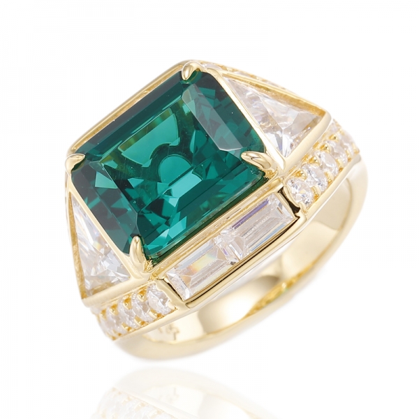 Bague en argent avec zircon cubique blanc et triangle vert taille émeraude avec placage à l'or 