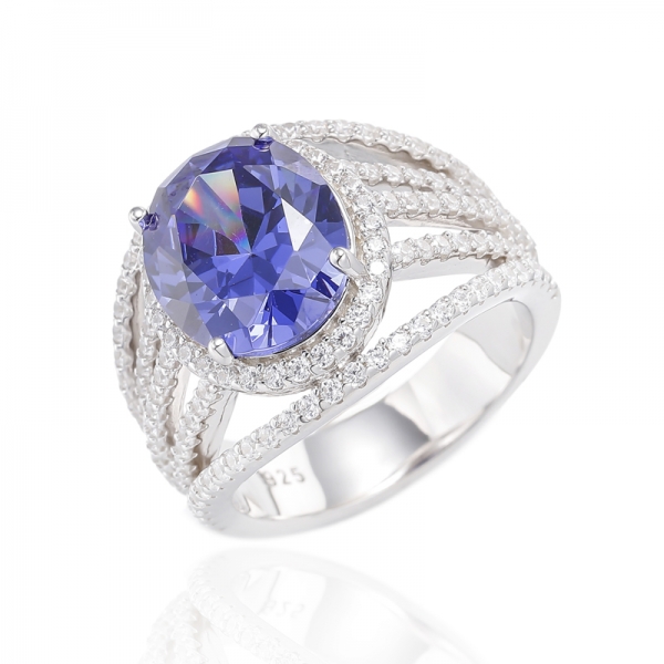 Bague en argent plaqué rhodium avec tanzanite de forme ovale et zircon cubique blanc rond 