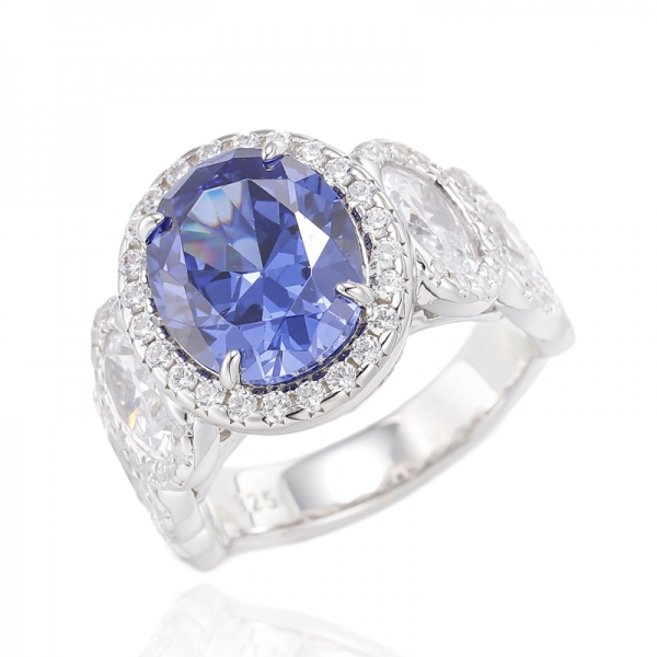 Bague en argent plaqué rhodium avec tanzanite de forme ovale et zircon cubique blanc rond 