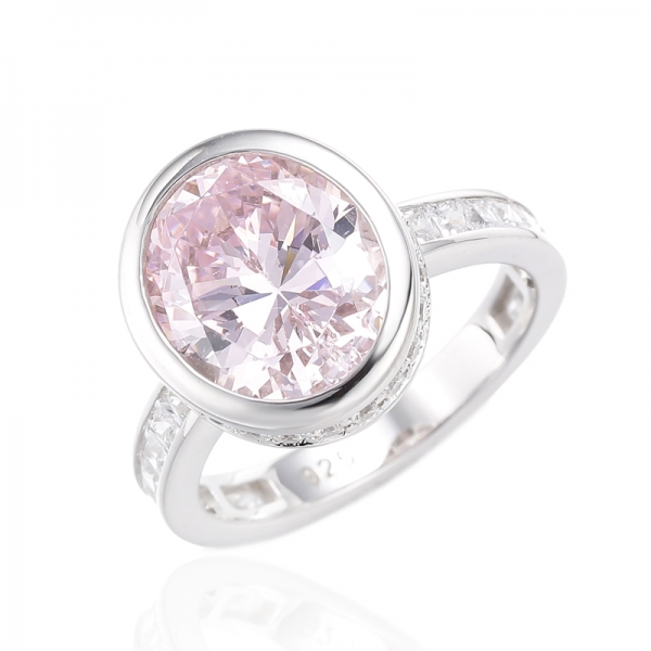 Bague en argent plaqué rhodium avec diamant de forme ovale rose et carré blanc avec zircon cubique 