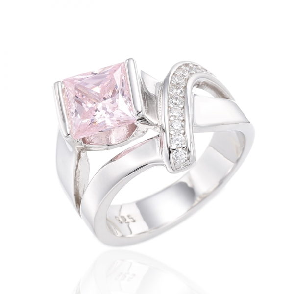 Bague en argent plaqué rhodium avec diamant carré rose et rond blanc avec zircon cubique 