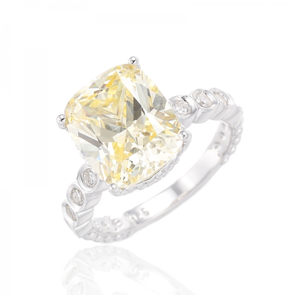 Bague en argent plaqué rhodium avec diamant coussin jaune et rond blanc avec zircon cubique 