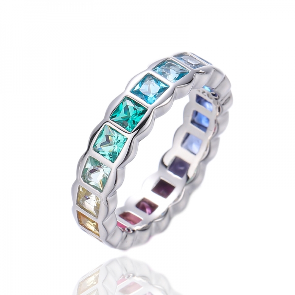 Bague d'éternité en argent plaqué rhodium avec zircon cubique multicolore carré 