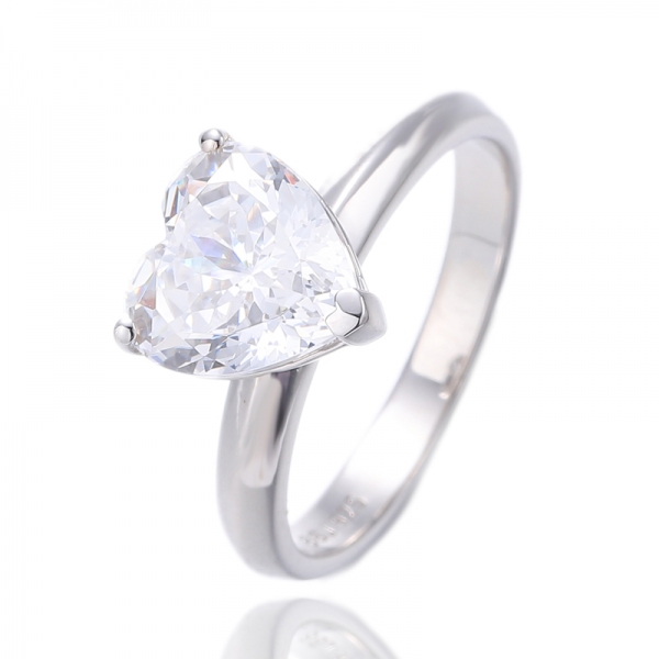 Bague en argent plaqué rhodium avec zircon cubique blanc en forme de cœur 