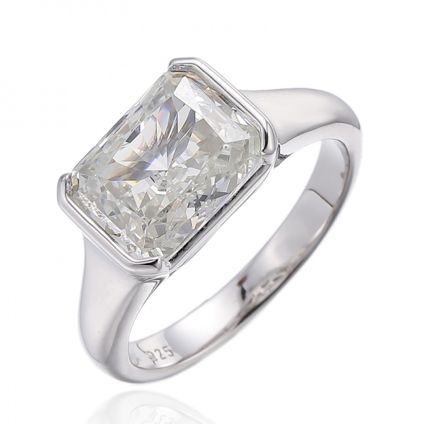 Bague en argent plaqué rhodium avec diamant taille émeraude G et zircon cubique 925
     