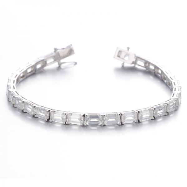 
     Bracelet en argent rhodié avec diamant taille émeraude et zircon cubique blanc rond
     