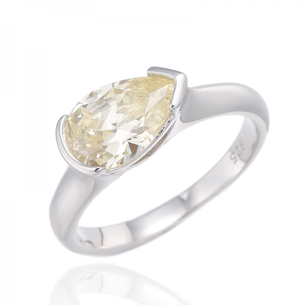 Bague en argent rhodié et zircon cubique jaune en forme de poire 