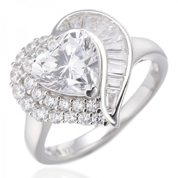 Bague en argent plaqué rhodium en forme de cœur et zircon cubique blanc effilé 