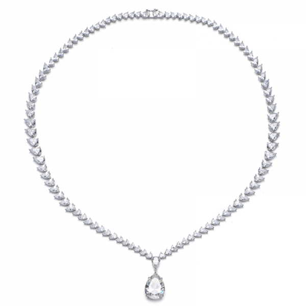 Collier en forme de poire avec diamant G et zircon cubique blanc en argent rhodié 