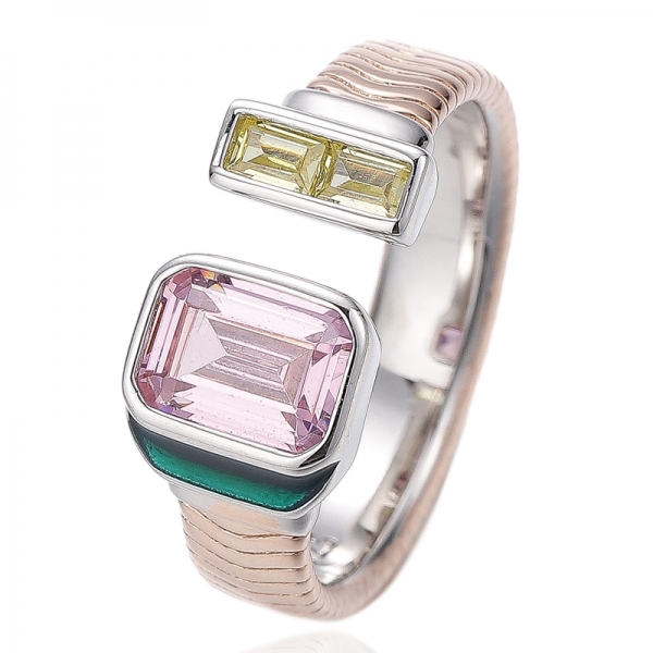 Bague en argent plaqué deux tons avec émeraude et zircon cubique blanc baguette et émail noir 