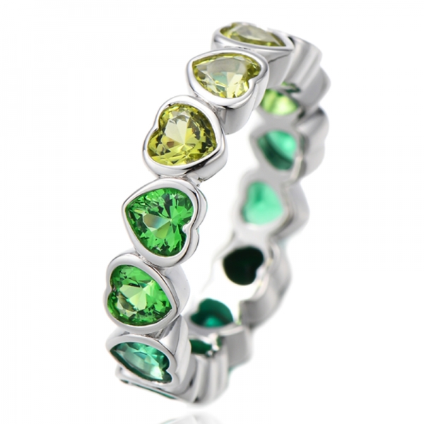 Bague en argent rhodié avec zircon cubique arc-en-ciel en forme de cœur 