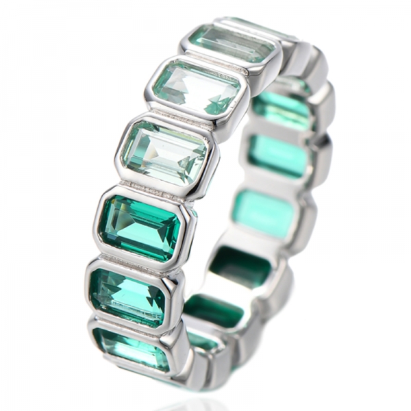 Bague d'éternité en argent rhodié et zircon cubique dégradé vert taille émeraude 