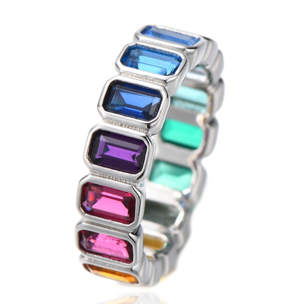 Bague d'éternité en argent rhodié et zircon cubique dégradé vert taille émeraude 