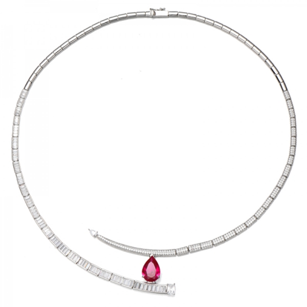 Collier en argent rhodié avec rubis, corindon et émeraude blancs taille poire et zircon cubique 