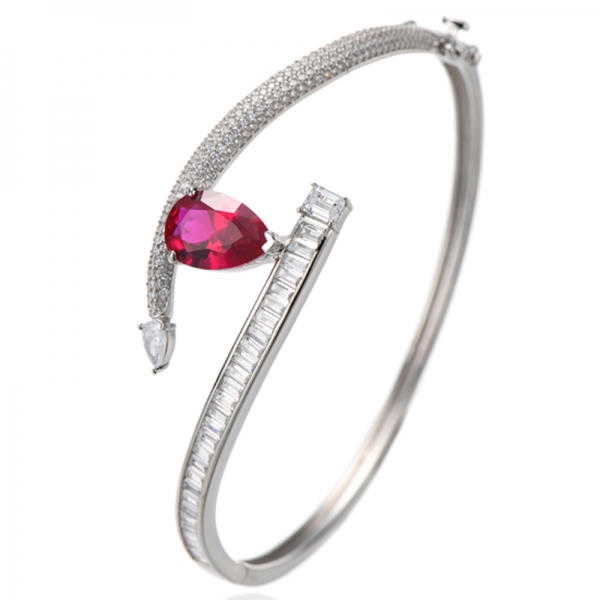 Bracelet jonc en argent rhodié, rubis, corindon et émeraude blancs taille poire 