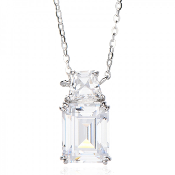 Collier en argent rhodié 925 avec zircon cubique blanc taille émeraude et forme bateau 