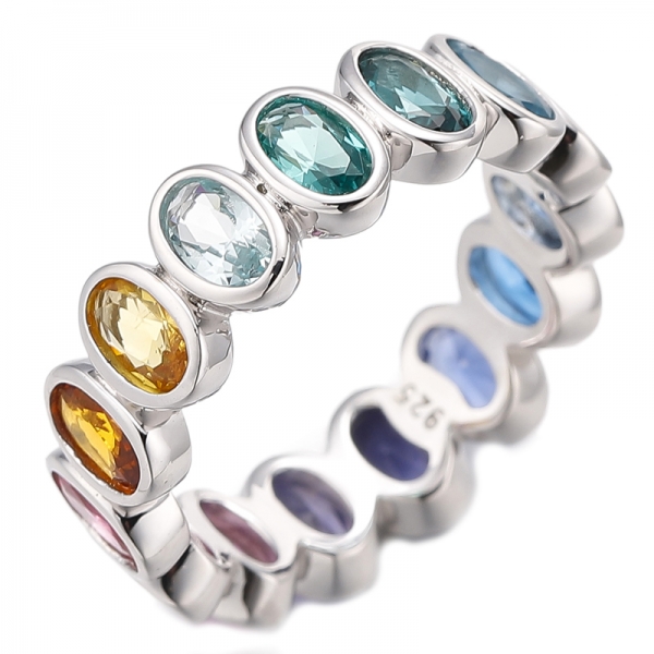Bague ovale en argent rhodié avec zircon cubique arc-en-ciel 