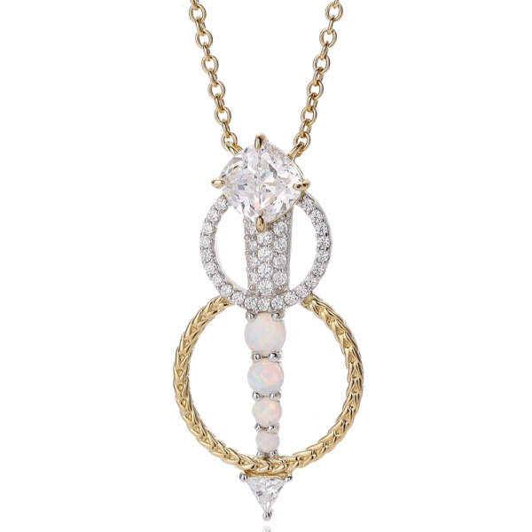 Pendentif en argent plaqué bicolore, orné d'une opale ronde et de zircon cubique blanc de forme coussin. 