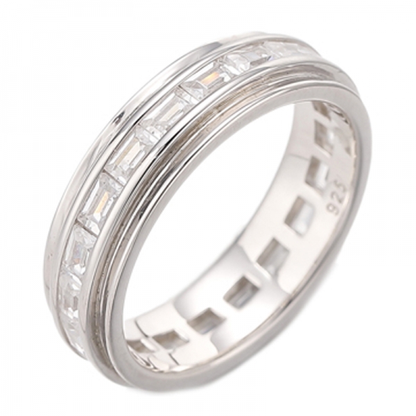 Bague d'éternité en argent rhodié et zircon cubique arc-en-ciel serti baguette 